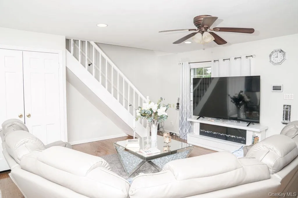 1369 Clinton Avenue, Islip, NY, 3 Bedrooms Bedrooms, 7 Rooms Rooms,2 BathroomsBathrooms,Residential,For Rent,Clinton,0,1056795 1369 Clinton Avenue, Islip, NY, 3 Bedrooms Bedrooms, 7 Rooms Rooms,2 BathroomsBathrooms,Residential,For Rent,Clinton,0,1056795