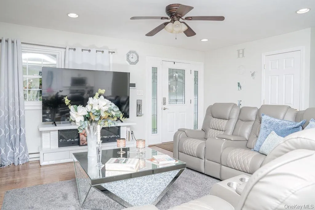 1369 Clinton Avenue, Islip, NY, 3 Bedrooms Bedrooms, 7 Rooms Rooms,2 BathroomsBathrooms,Residential,For Rent,Clinton,0,1056795 1369 Clinton Avenue, Islip, NY, 3 Bedrooms Bedrooms, 7 Rooms Rooms,2 BathroomsBathrooms,Residential,For Rent,Clinton,0,1056795