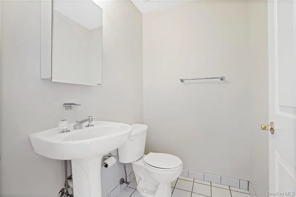 915 Altessa Boulevard, Huntington, NY, 2 Bedrooms Bedrooms, 5 Rooms Rooms,1 BathroomBathrooms,Residential,For Rent,Altessa,0,1056797 915 Altessa Boulevard, Huntington, NY, 2 Bedrooms Bedrooms, 5 Rooms Rooms,1 BathroomBathrooms,Residential,For Rent,Altessa,0,1056797