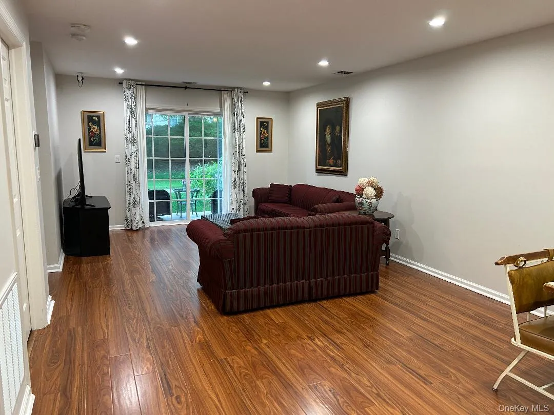 915 Altessa Boulevard, Huntington, NY, 2 Bedrooms Bedrooms, 5 Rooms Rooms,1 BathroomBathrooms,Residential,For Rent,Altessa,0,1056797 915 Altessa Boulevard, Huntington, NY, 2 Bedrooms Bedrooms, 5 Rooms Rooms,1 BathroomBathrooms,Residential,For Rent,Altessa,0,1056797