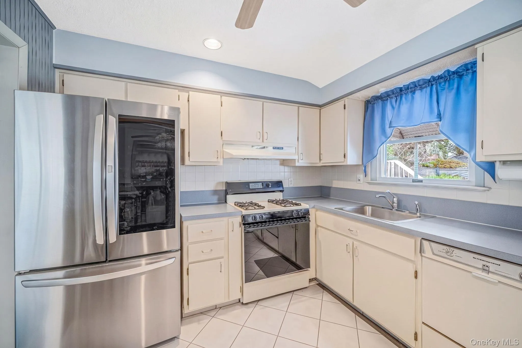 3 Gale Road, Islip, NY, 4 Bedrooms Bedrooms, 11 Rooms Rooms,2 BathroomsBathrooms,Residential,For Rent,Gale,0,1056810 3 Gale Road, Islip, NY, 4 Bedrooms Bedrooms, 11 Rooms Rooms,2 BathroomsBathrooms,Residential,For Rent,Gale,0,1056810