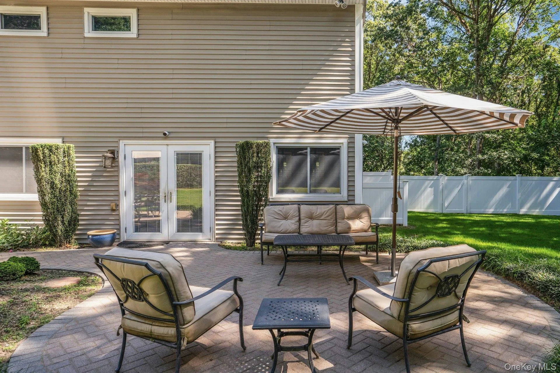 There is still time to entertain outside. There is still time to entertain outside.