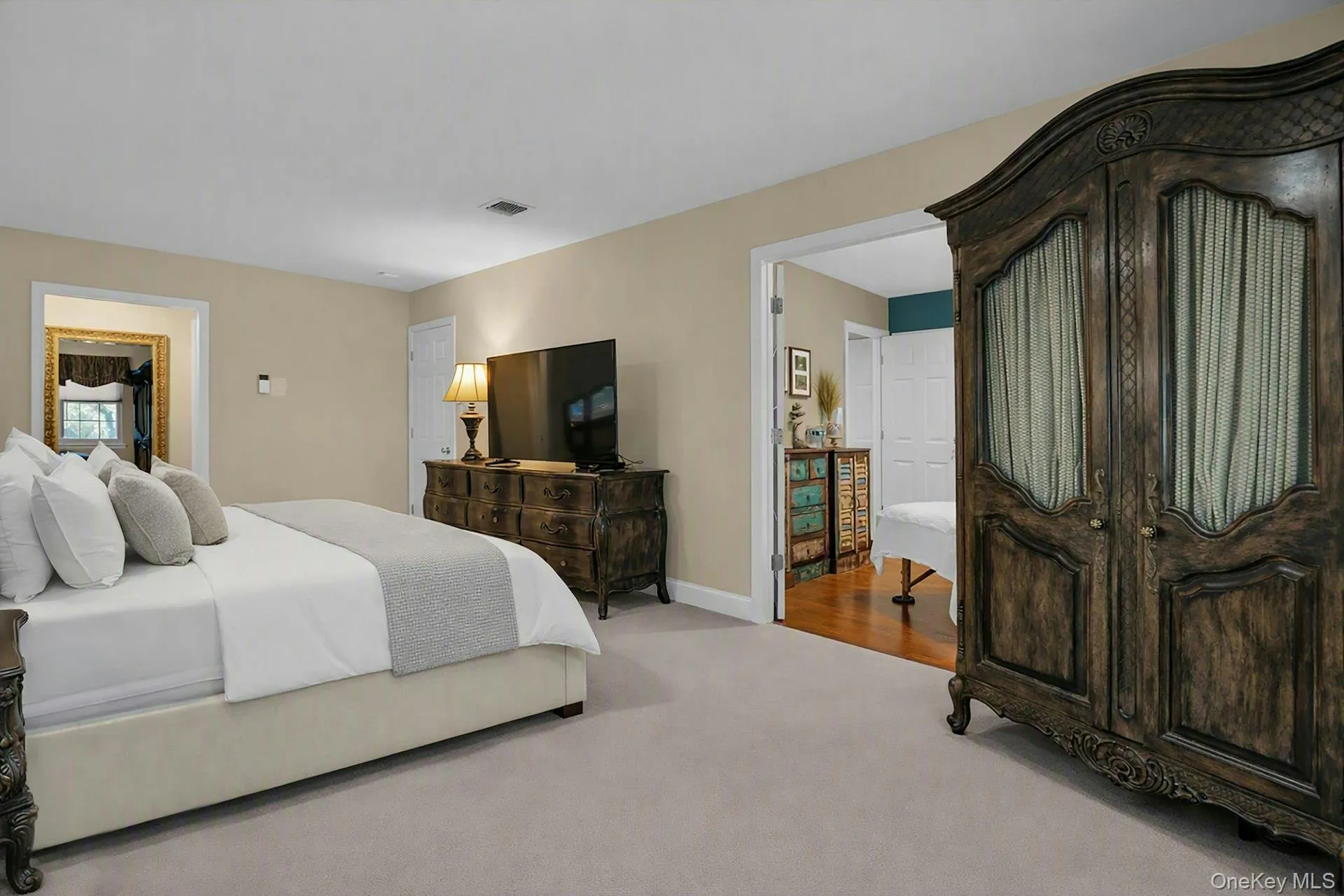 Open to bedroom #4 with French doors. Open to bedroom #4 with French doors.