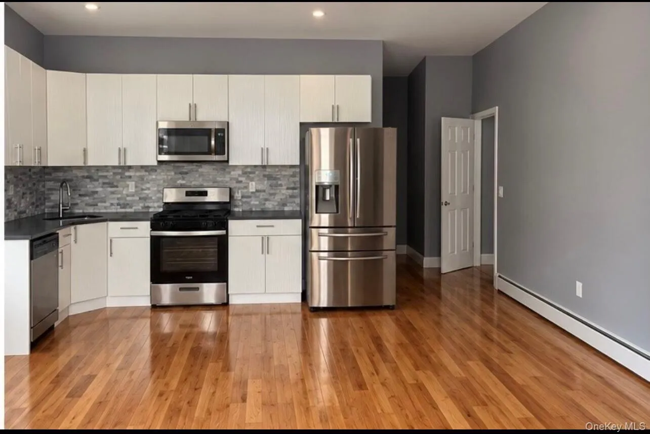 334 Bradford, New York, NY, 3 Bedroom Bedrooms, 6 Room Rooms,1 BathroomBathrooms,Residential Lease,For Rent,Bradford,0,1056819 334 Bradford, New York, NY, 3 Bedroom Bedrooms, 6 Room Rooms,1 BathroomBathrooms,Residential Lease,For Rent,Bradford,0,1056819