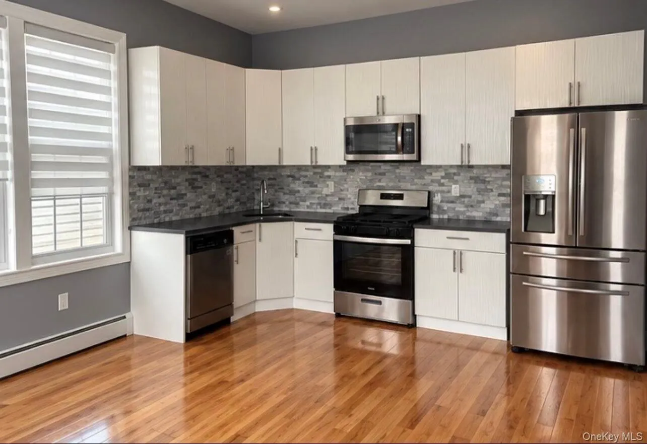 334 Bradford, New York, NY, 3 Bedroom Bedrooms, 6 Room Rooms,1 BathroomBathrooms,Residential Lease,For Rent,Bradford,0,1056819 334 Bradford, New York, NY, 3 Bedroom Bedrooms, 6 Room Rooms,1 BathroomBathrooms,Residential Lease,For Rent,Bradford,0,1056819