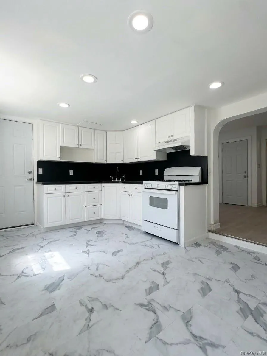 249 Macquesten Parkway, Mount Vernon, NY, 3 Bedroom Bedrooms, 6 Room Rooms,1 BathroomBathrooms,Residential Lease,For Rent,Macquesten,0,1056825 249 Macquesten Parkway, Mount Vernon, NY, 3 Bedroom Bedrooms, 6 Room Rooms,1 BathroomBathrooms,Residential Lease,For Rent,Macquesten,0,1056825