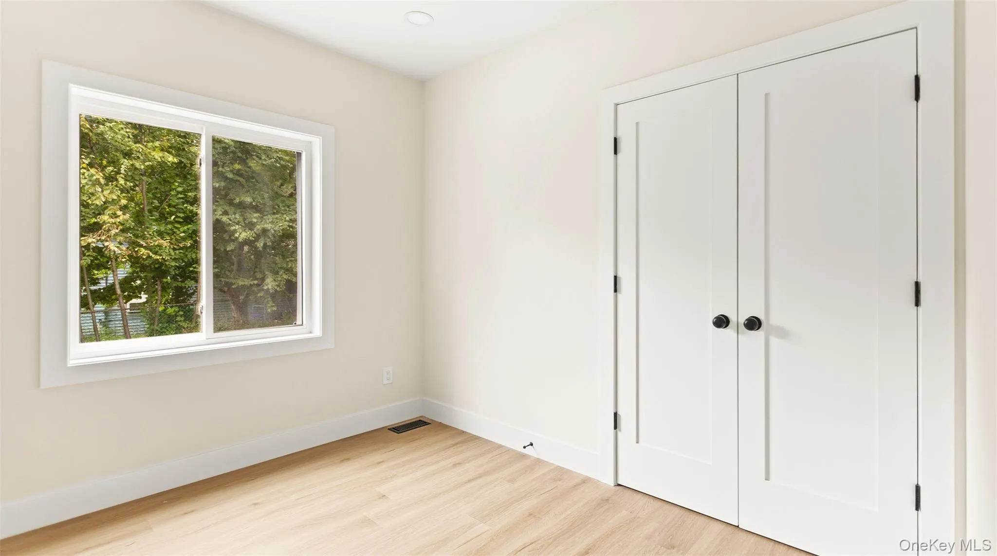 8 Woodlawn Avenue, Brookhaven, NY, 3 Bedrooms Bedrooms, 5 Rooms Rooms,1 BathroomBathrooms,Residential,For Rent,Woodlawn,0,1056826 8 Woodlawn Avenue, Brookhaven, NY, 3 Bedrooms Bedrooms, 5 Rooms Rooms,1 BathroomBathrooms,Residential,For Rent,Woodlawn,0,1056826
