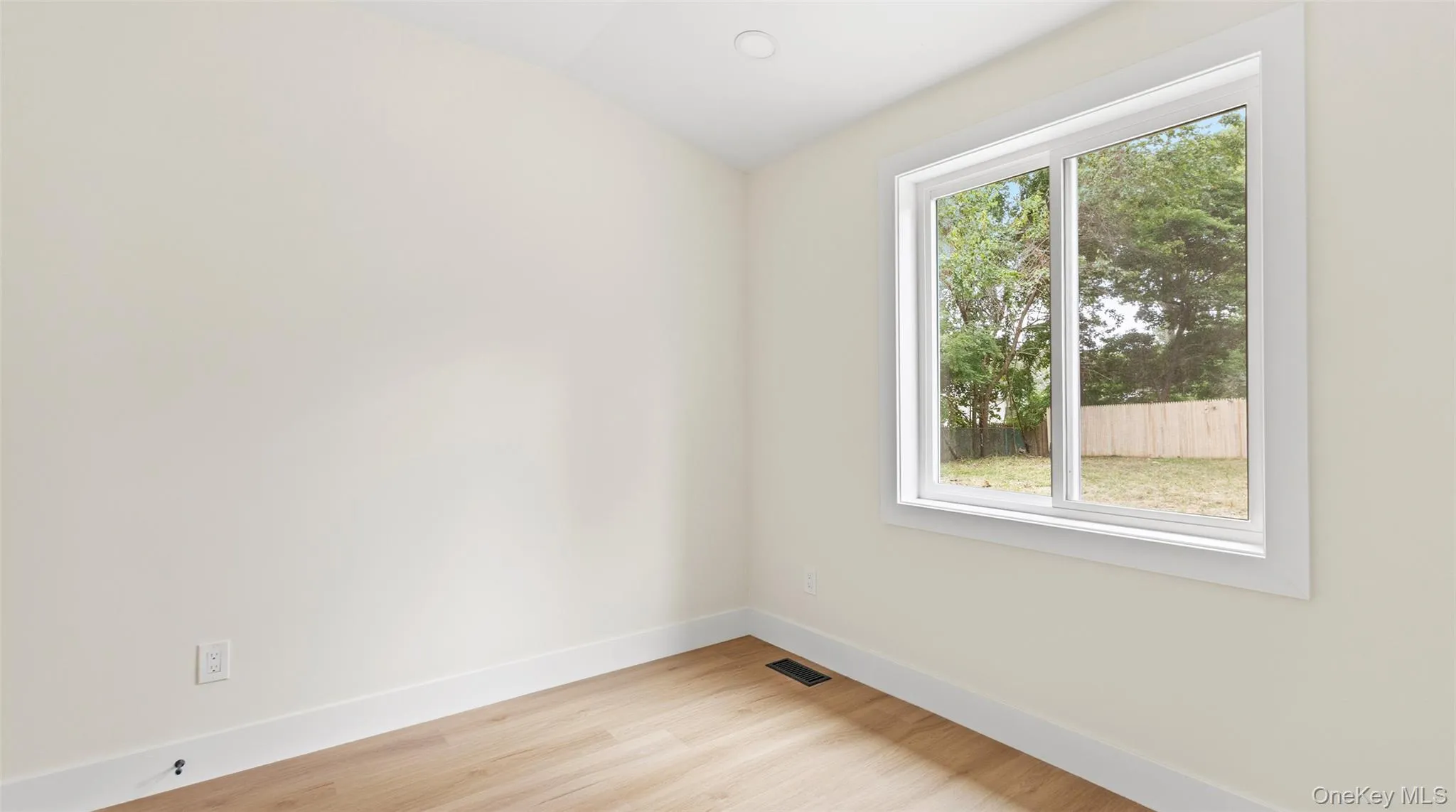 8 Woodlawn Avenue, Brookhaven, NY, 3 Bedrooms Bedrooms, 5 Rooms Rooms,1 BathroomBathrooms,Residential,For Rent,Woodlawn,0,1056826 8 Woodlawn Avenue, Brookhaven, NY, 3 Bedrooms Bedrooms, 5 Rooms Rooms,1 BathroomBathrooms,Residential,For Rent,Woodlawn,0,1056826