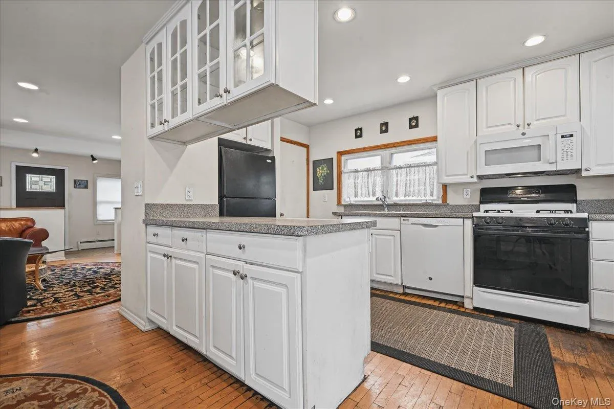 309 Frederick Avenue, Hempstead, NY, 2 Bedrooms Bedrooms, 6 Rooms Rooms,1 BathroomBathrooms,Residential,For Rent,Frederick,0,1056828 309 Frederick Avenue, Hempstead, NY, 2 Bedrooms Bedrooms, 6 Rooms Rooms,1 BathroomBathrooms,Residential,For Rent,Frederick,0,1056828