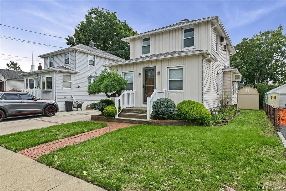309 Frederick Avenue, Hempstead, NY, 2 Bedrooms Bedrooms, 6 Rooms Rooms,1 BathroomBathrooms,Residential,For Rent,Frederick,0,1056828 309 Frederick Avenue, Hempstead, NY, 2 Bedrooms Bedrooms, 6 Rooms Rooms,1 BathroomBathrooms,Residential,For Rent,Frederick,0,1056828