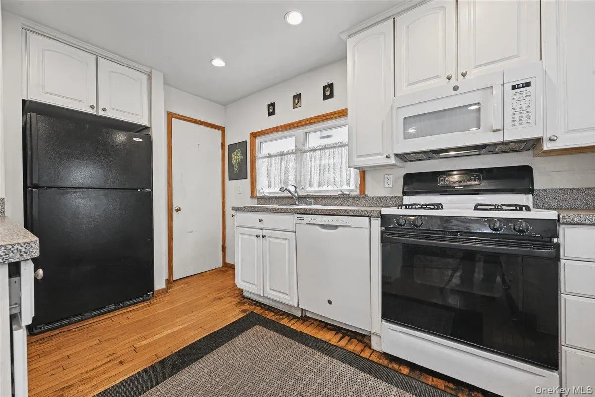 309 Frederick Avenue, Hempstead, NY, 2 Bedrooms Bedrooms, 6 Rooms Rooms,1 BathroomBathrooms,Residential,For Rent,Frederick,0,1056828 309 Frederick Avenue, Hempstead, NY, 2 Bedrooms Bedrooms, 6 Rooms Rooms,1 BathroomBathrooms,Residential,For Rent,Frederick,0,1056828