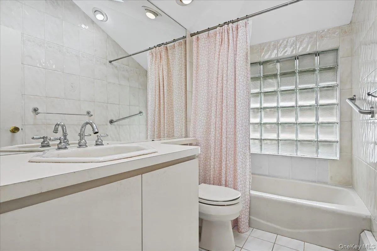 309 Frederick Avenue, Hempstead, NY, 2 Bedrooms Bedrooms, 6 Rooms Rooms,1 BathroomBathrooms,Residential,For Rent,Frederick,0,1056828 309 Frederick Avenue, Hempstead, NY, 2 Bedrooms Bedrooms, 6 Rooms Rooms,1 BathroomBathrooms,Residential,For Rent,Frederick,0,1056828