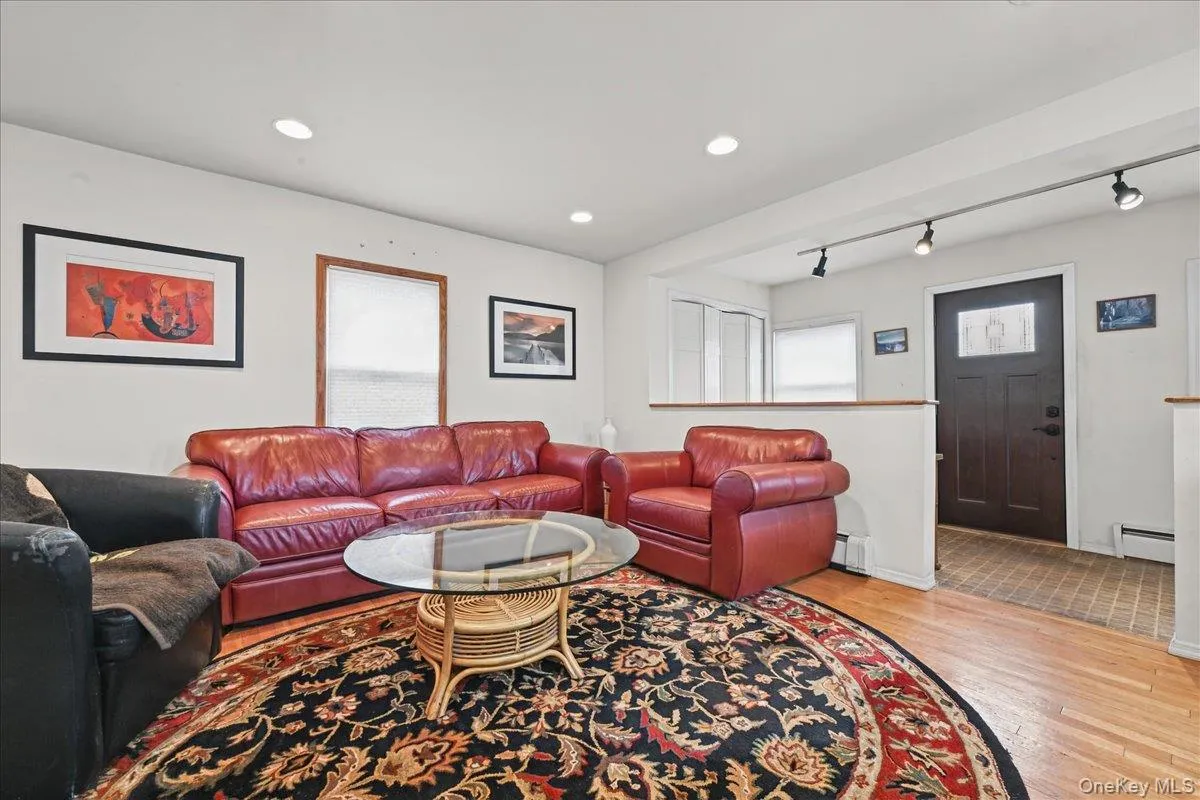 309 Frederick Avenue, Hempstead, NY, 2 Bedrooms Bedrooms, 6 Rooms Rooms,1 BathroomBathrooms,Residential,For Rent,Frederick,0,1056828 309 Frederick Avenue, Hempstead, NY, 2 Bedrooms Bedrooms, 6 Rooms Rooms,1 BathroomBathrooms,Residential,For Rent,Frederick,0,1056828