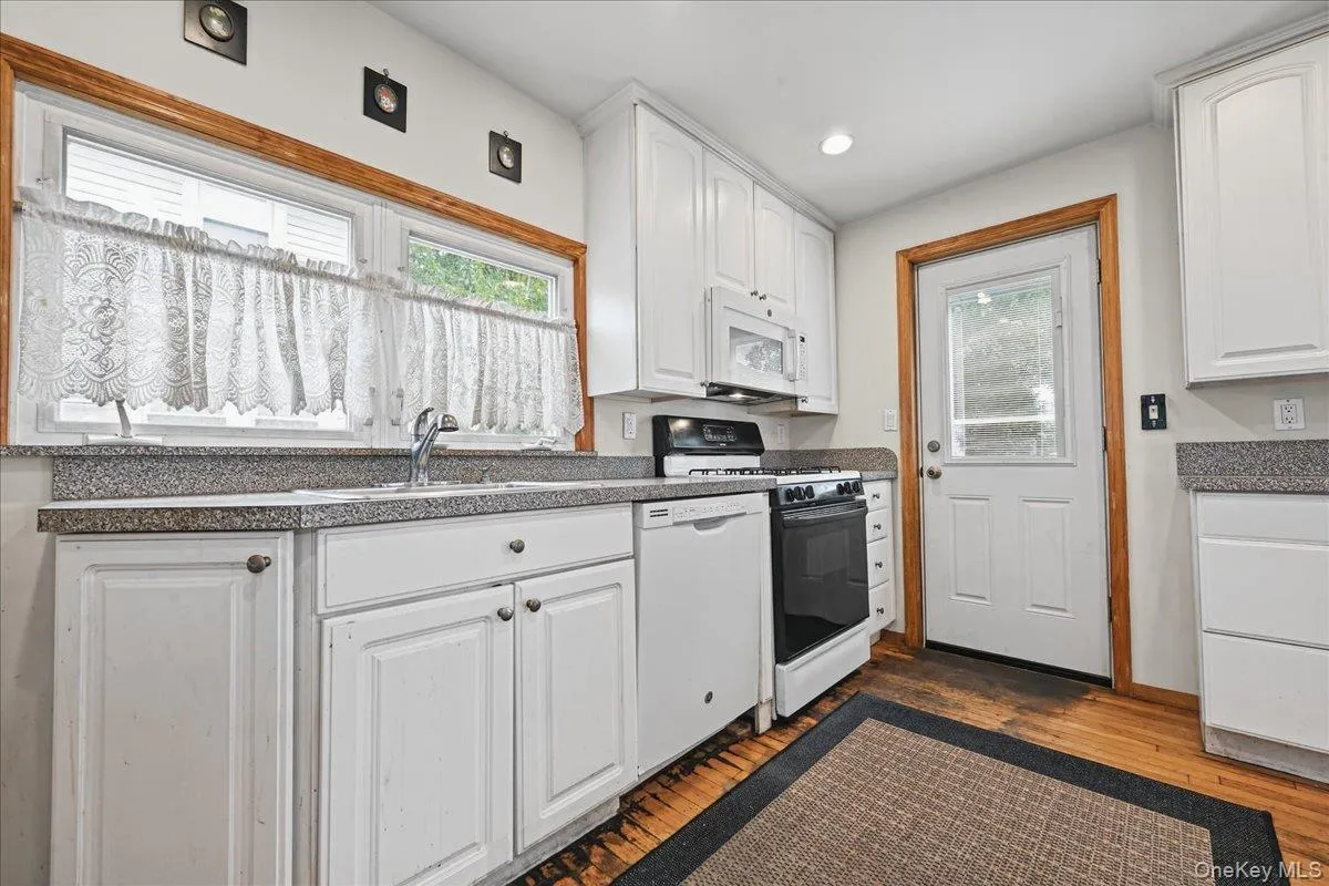 309 Frederick Avenue, Hempstead, NY, 2 Bedrooms Bedrooms, 6 Rooms Rooms,1 BathroomBathrooms,Residential,For Rent,Frederick,0,1056828 309 Frederick Avenue, Hempstead, NY, 2 Bedrooms Bedrooms, 6 Rooms Rooms,1 BathroomBathrooms,Residential,For Rent,Frederick,0,1056828
