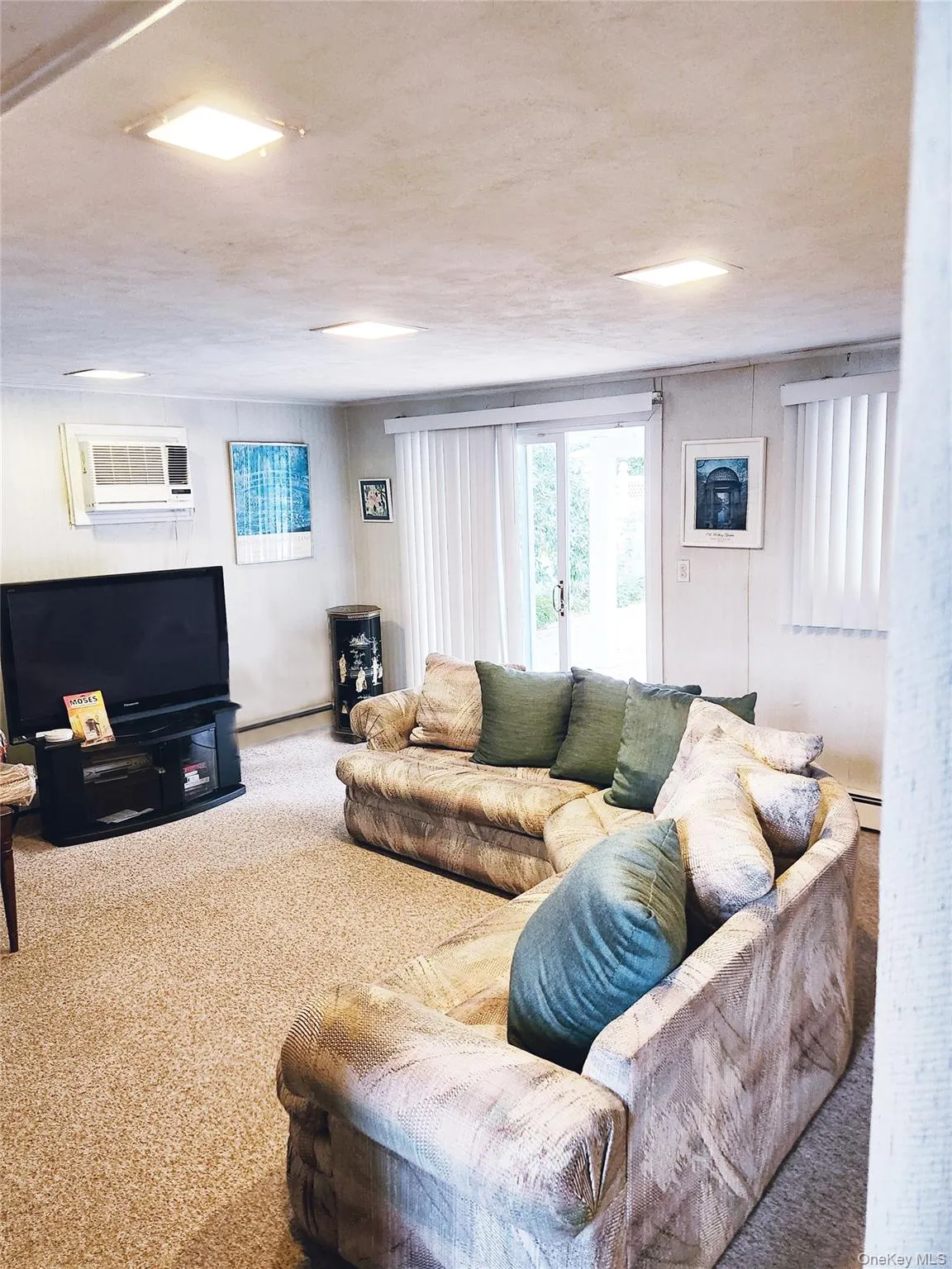 7 Bertlee Drive, Huntington, NY, 4 Bedrooms Bedrooms, 10 Rooms Rooms,2 BathroomsBathrooms,Residential,For Rent,Bertlee,0,1056839 7 Bertlee Drive, Huntington, NY, 4 Bedrooms Bedrooms, 10 Rooms Rooms,2 BathroomsBathrooms,Residential,For Rent,Bertlee,0,1056839