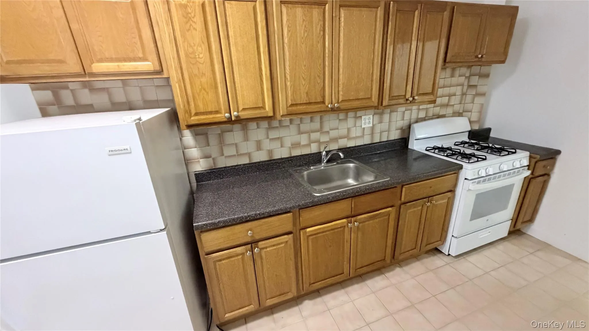 89-20 55th Avenue, New York, NY, 2 Bedrooms Bedrooms, 3 Rooms Rooms,1 BathroomBathrooms,Residential Lease,For Rent,55th,0,1056840 89-20 55th Avenue, New York, NY, 2 Bedrooms Bedrooms, 3 Rooms Rooms,1 BathroomBathrooms,Residential Lease,For Rent,55th,0,1056840