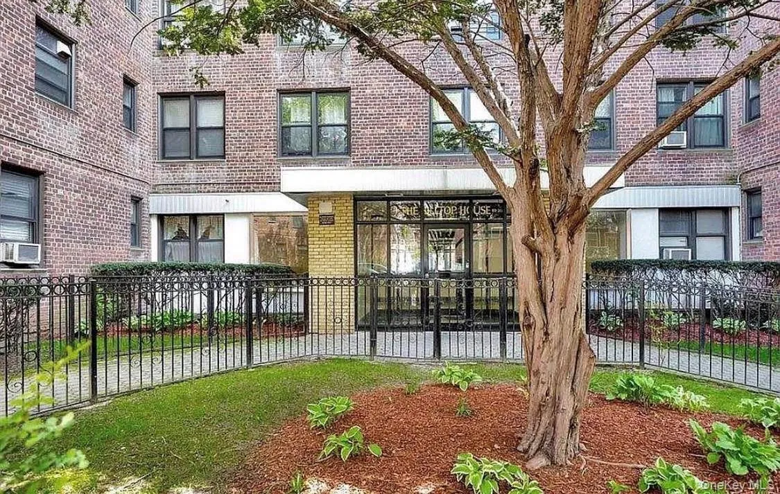 89-20 55th Avenue, New York, NY, 2 Bedrooms Bedrooms, 3 Rooms Rooms,1 BathroomBathrooms,Residential Lease,For Rent,55th,0,1056840 89-20 55th Avenue, New York, NY, 2 Bedrooms Bedrooms, 3 Rooms Rooms,1 BathroomBathrooms,Residential Lease,For Rent,55th,0,1056840