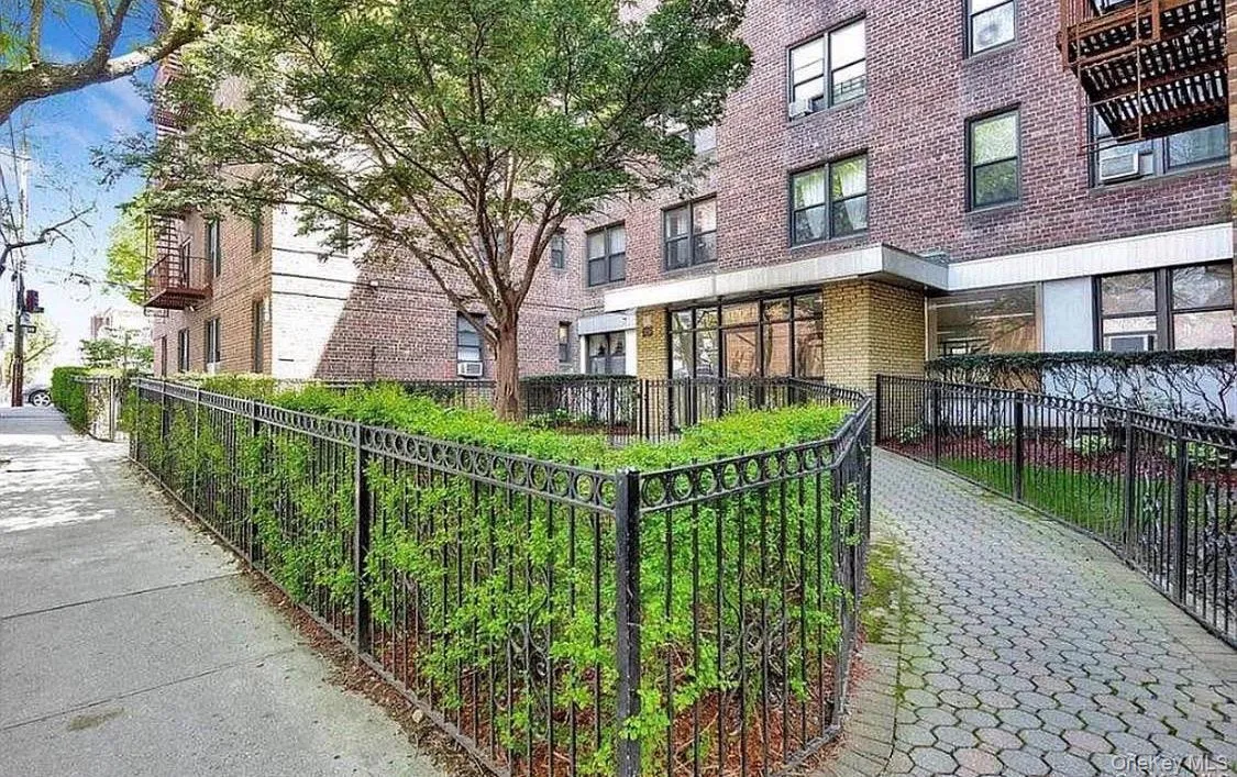 89-20 55th Avenue, New York, NY, 2 Bedrooms Bedrooms, 3 Rooms Rooms,1 BathroomBathrooms,Residential Lease,For Rent,55th,0,1056840 89-20 55th Avenue, New York, NY, 2 Bedrooms Bedrooms, 3 Rooms Rooms,1 BathroomBathrooms,Residential Lease,For Rent,55th,0,1056840