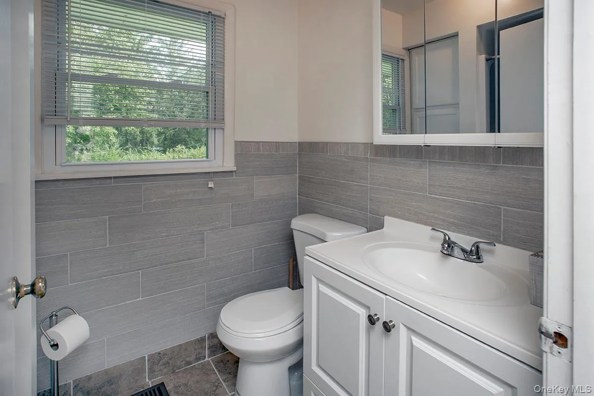 Full Bathroom Full Bathroom