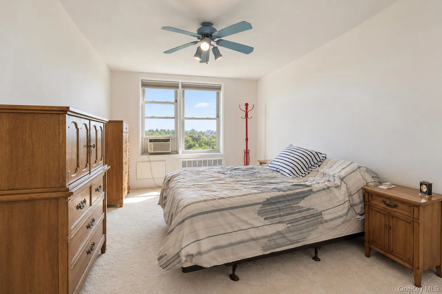 Wall-to-wall carpeting and a ceiling fan with integrated lighting Wall-to-wall carpeting and a ceiling fan with integrated lighting