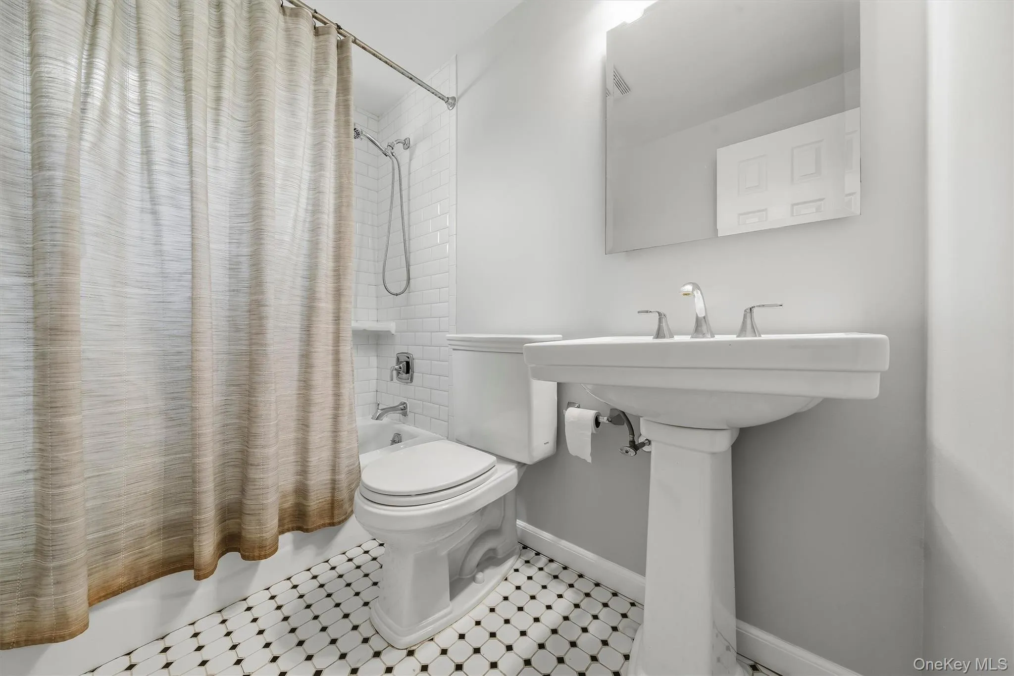 37 Lenox Avenue, Clarkstown, NY, 3 Bedrooms Bedrooms, 8 Rooms Rooms,1 BathroomBathrooms,Residential,For Rent,Lenox,0,1056855 37 Lenox Avenue, Clarkstown, NY, 3 Bedrooms Bedrooms, 8 Rooms Rooms,1 BathroomBathrooms,Residential,For Rent,Lenox,0,1056855