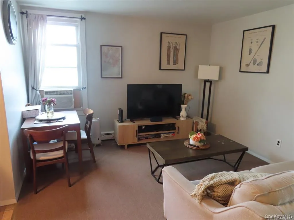 33 Deer Park Avenue, Babylon, NY, 1 Bedroom Bedrooms, 3 Room Rooms,1 BathroomBathrooms,Residential Lease,For Rent,Deer Park,0,1056859 33 Deer Park Avenue, Babylon, NY, 1 Bedroom Bedrooms, 3 Room Rooms,1 BathroomBathrooms,Residential Lease,For Rent,Deer Park,0,1056859