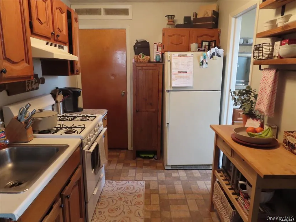 33 Deer Park Avenue, Babylon, NY, 1 Bedroom Bedrooms, 3 Room Rooms,1 BathroomBathrooms,Residential Lease,For Rent,Deer Park,0,1056859 33 Deer Park Avenue, Babylon, NY, 1 Bedroom Bedrooms, 3 Room Rooms,1 BathroomBathrooms,Residential Lease,For Rent,Deer Park,0,1056859