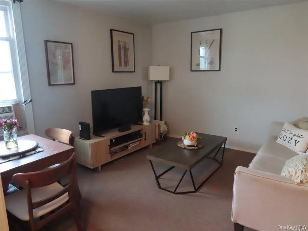 33 Deer Park Avenue, Babylon, NY, 1 Bedroom Bedrooms, 3 Room Rooms,1 BathroomBathrooms,Residential Lease,For Rent,Deer Park,0,1056859 33 Deer Park Avenue, Babylon, NY, 1 Bedroom Bedrooms, 3 Room Rooms,1 BathroomBathrooms,Residential Lease,For Rent,Deer Park,0,1056859