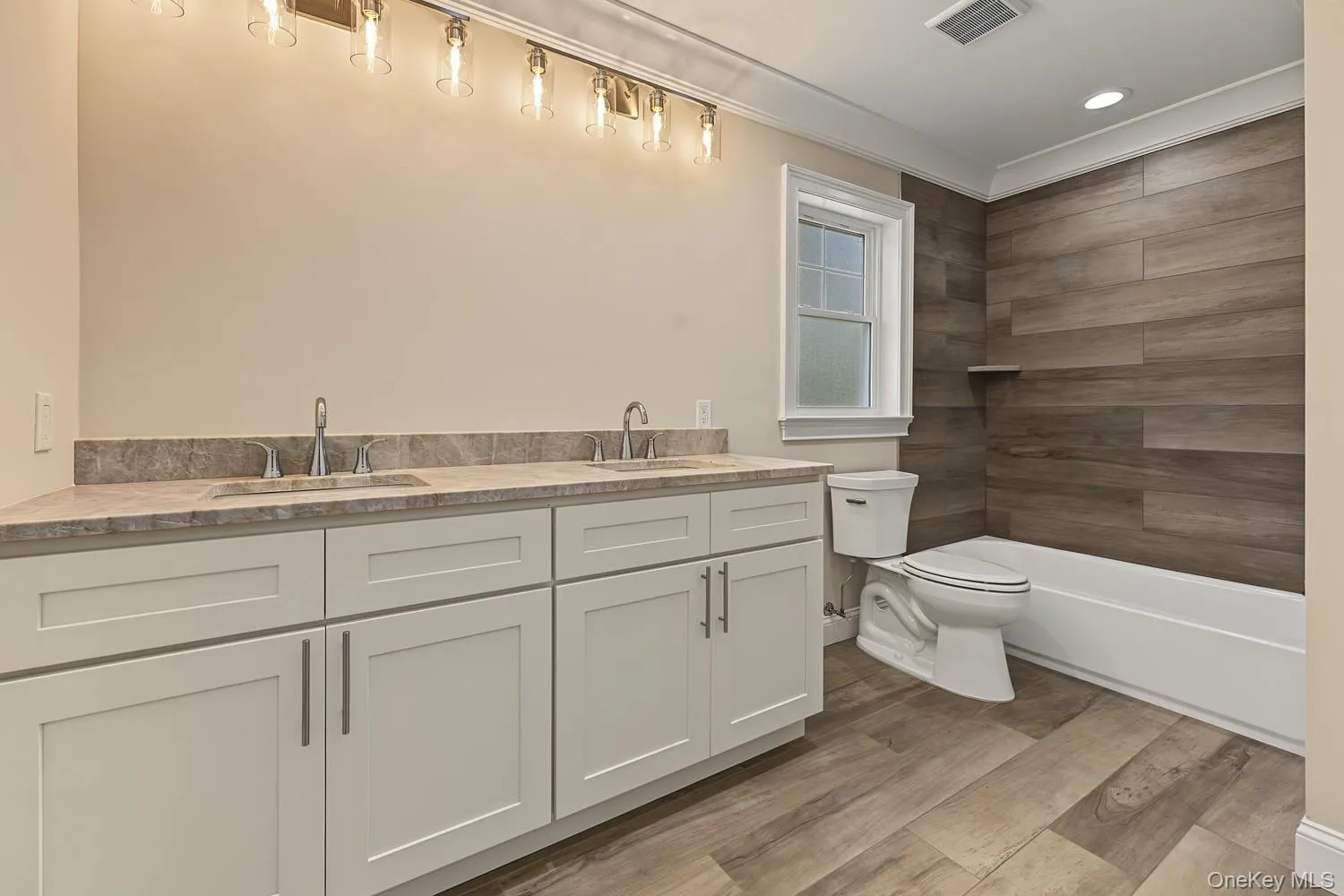 21 Fulton Street, Brookhaven, NY, 4 Bedrooms Bedrooms, 9 Rooms Rooms,3 BathroomsBathrooms,Residential,For Rent,Fulton,0,1056868 21 Fulton Street, Brookhaven, NY, 4 Bedrooms Bedrooms, 9 Rooms Rooms,3 BathroomsBathrooms,Residential,For Rent,Fulton,0,1056868