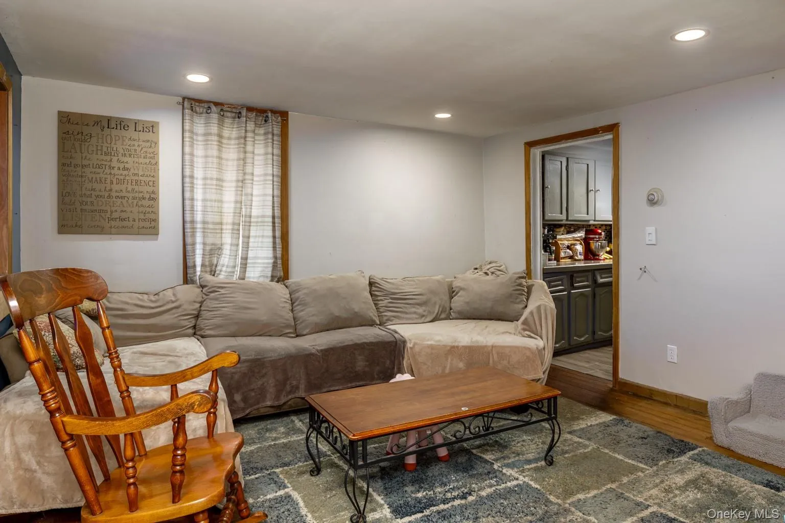 21 3rd Avenue, Kingston, NY, 2 Bedrooms Bedrooms, 6 Rooms Rooms,1 BathroomBathrooms,Residential,For Rent,3rd,0,1056882 21 3rd Avenue, Kingston, NY, 2 Bedrooms Bedrooms, 6 Rooms Rooms,1 BathroomBathrooms,Residential,For Rent,3rd,0,1056882