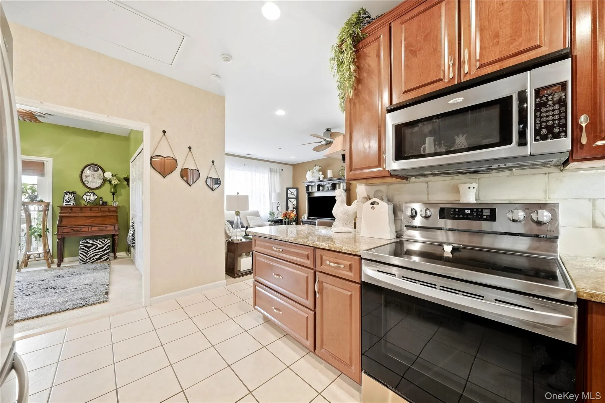 137 Francesca Way, Babylon, NY, 2 Bedrooms Bedrooms, 6 Rooms Rooms,1 BathroomBathrooms,Residential,For Rent,Francesca,0,1056885 137 Francesca Way, Babylon, NY, 2 Bedrooms Bedrooms, 6 Rooms Rooms,1 BathroomBathrooms,Residential,For Rent,Francesca,0,1056885