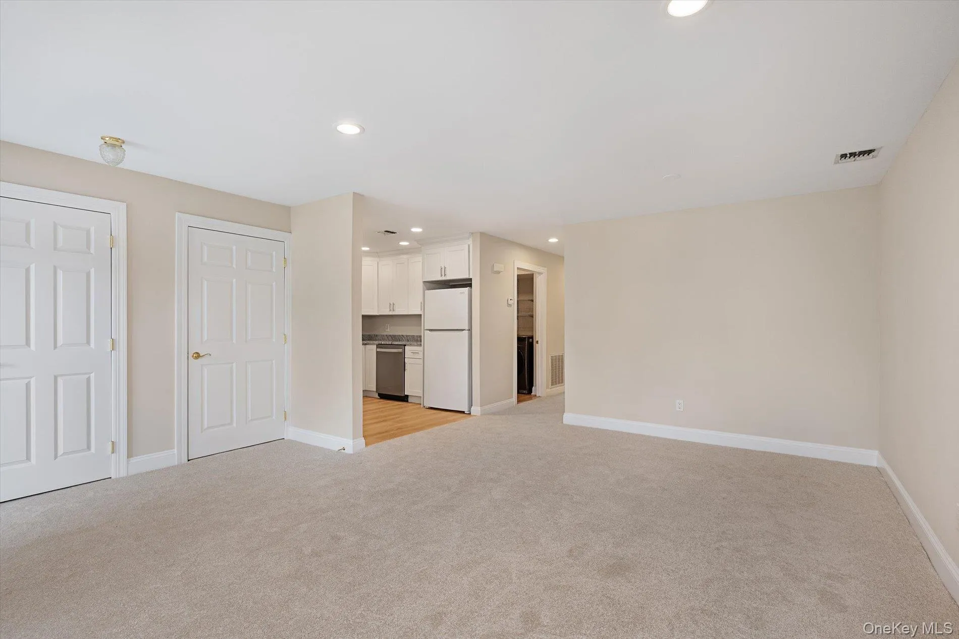 991 Madeira Boulevard, Huntington, NY, 2 Bedrooms Bedrooms, 5 Rooms Rooms,1 BathroomBathrooms,Residential,For Rent,Madeira,0,1056900 991 Madeira Boulevard, Huntington, NY, 2 Bedrooms Bedrooms, 5 Rooms Rooms,1 BathroomBathrooms,Residential,For Rent,Madeira,0,1056900