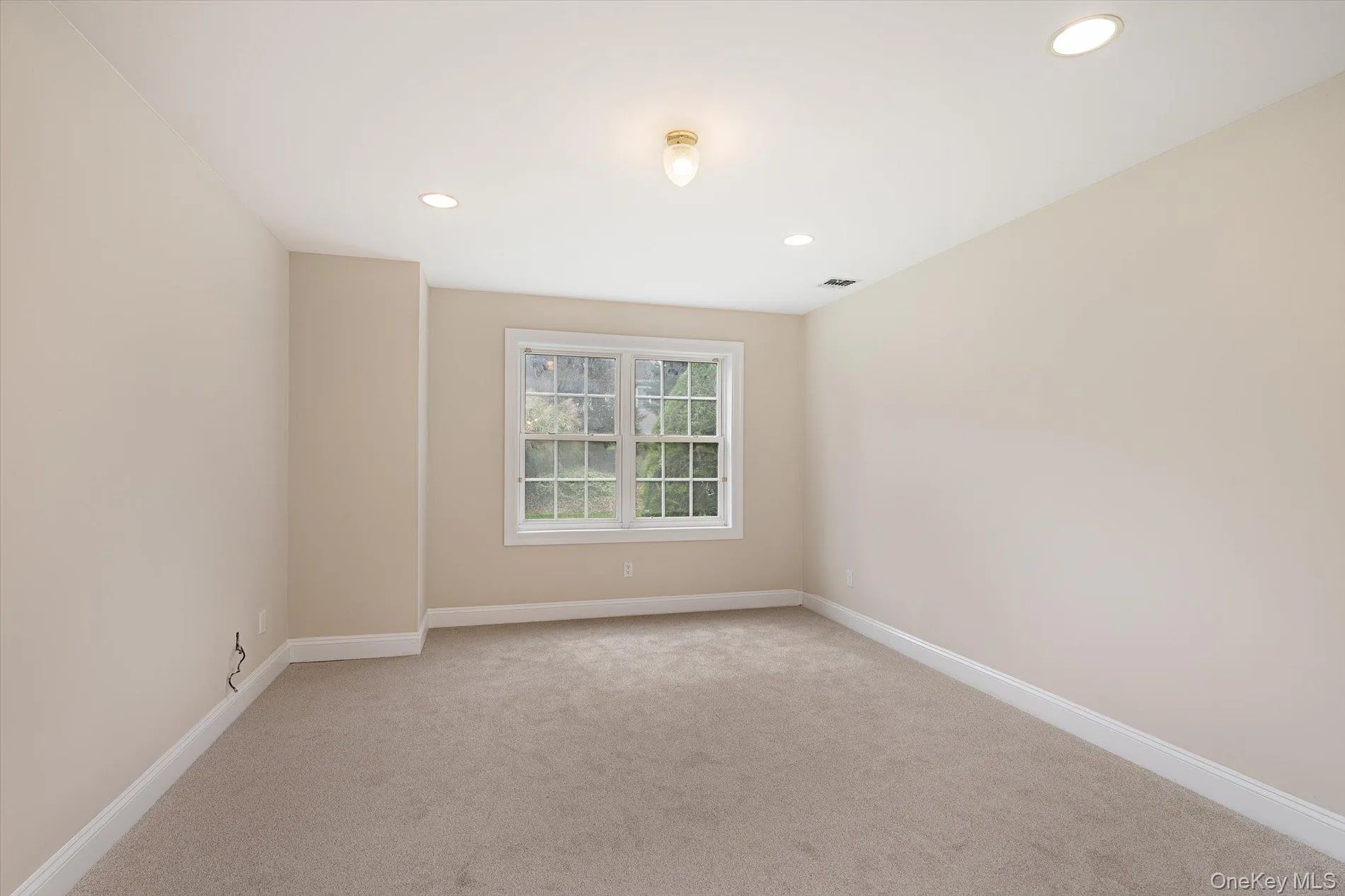 991 Madeira Boulevard, Huntington, NY, 2 Bedrooms Bedrooms, 5 Rooms Rooms,1 BathroomBathrooms,Residential,For Rent,Madeira,0,1056900 991 Madeira Boulevard, Huntington, NY, 2 Bedrooms Bedrooms, 5 Rooms Rooms,1 BathroomBathrooms,Residential,For Rent,Madeira,0,1056900