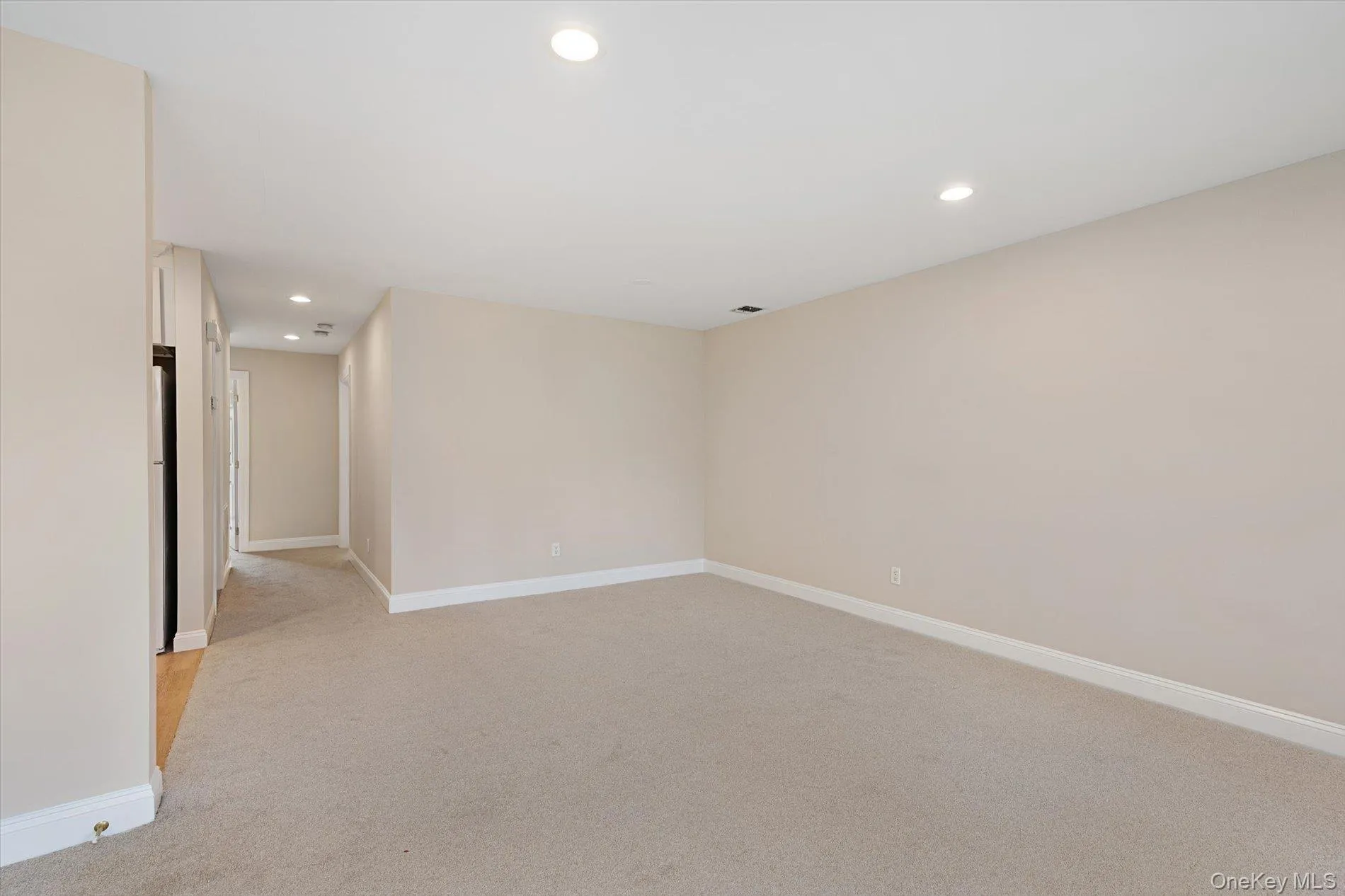 991 Madeira Boulevard, Huntington, NY, 2 Bedrooms Bedrooms, 5 Rooms Rooms,1 BathroomBathrooms,Residential,For Rent,Madeira,0,1056900 991 Madeira Boulevard, Huntington, NY, 2 Bedrooms Bedrooms, 5 Rooms Rooms,1 BathroomBathrooms,Residential,For Rent,Madeira,0,1056900