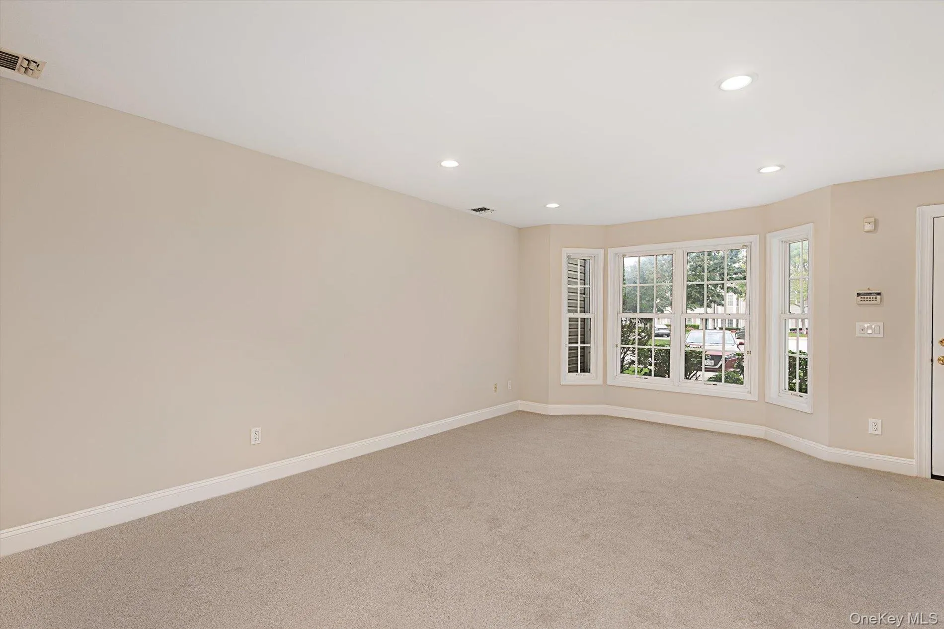991 Madeira Boulevard, Huntington, NY, 2 Bedrooms Bedrooms, 5 Rooms Rooms,1 BathroomBathrooms,Residential,For Rent,Madeira,0,1056900 991 Madeira Boulevard, Huntington, NY, 2 Bedrooms Bedrooms, 5 Rooms Rooms,1 BathroomBathrooms,Residential,For Rent,Madeira,0,1056900