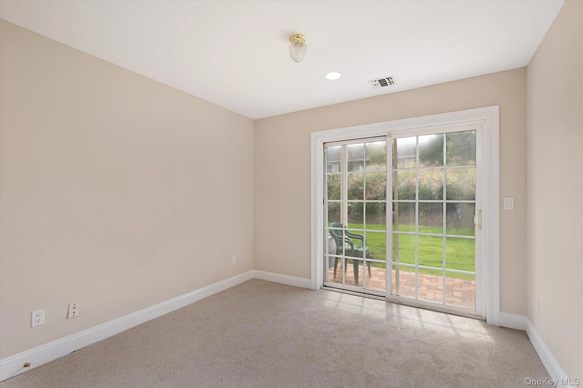 991 Madeira Boulevard, Huntington, NY, 2 Bedrooms Bedrooms, 5 Rooms Rooms,1 BathroomBathrooms,Residential,For Rent,Madeira,0,1056900 991 Madeira Boulevard, Huntington, NY, 2 Bedrooms Bedrooms, 5 Rooms Rooms,1 BathroomBathrooms,Residential,For Rent,Madeira,0,1056900