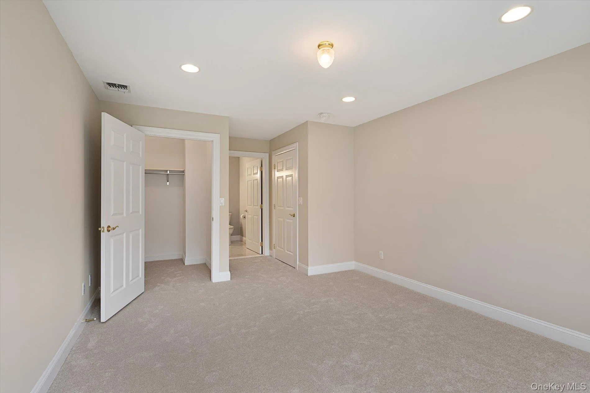 991 Madeira Boulevard, Huntington, NY, 2 Bedrooms Bedrooms, 5 Rooms Rooms,1 BathroomBathrooms,Residential,For Rent,Madeira,0,1056900 991 Madeira Boulevard, Huntington, NY, 2 Bedrooms Bedrooms, 5 Rooms Rooms,1 BathroomBathrooms,Residential,For Rent,Madeira,0,1056900