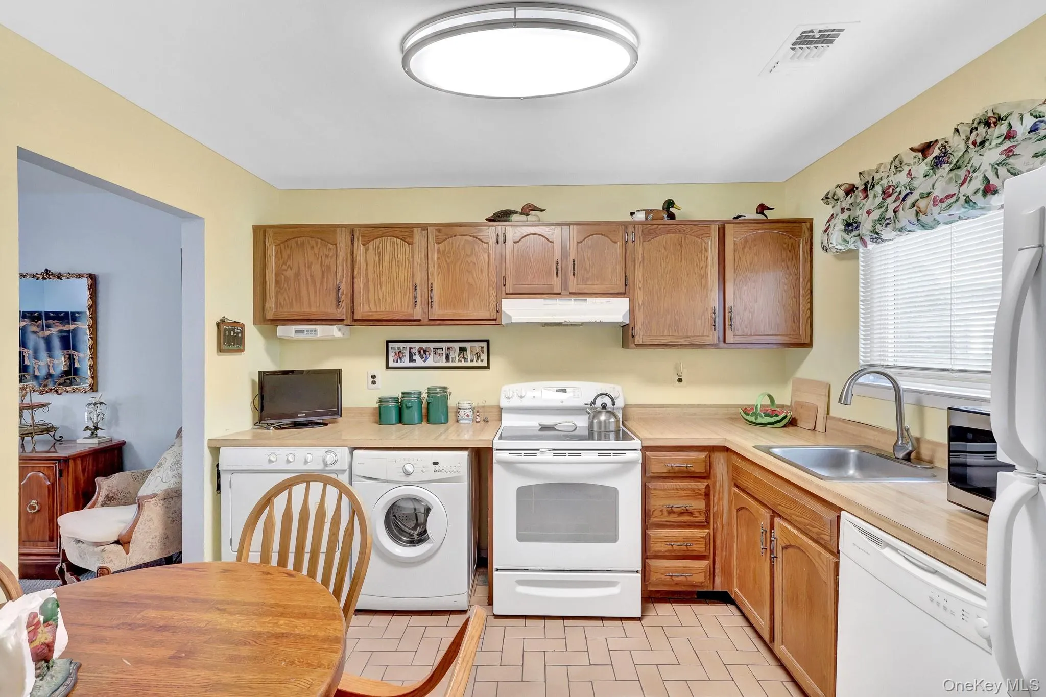 650 Newbridge Road, Hempstead, NY, 2 Bedrooms Bedrooms, 5 Rooms Rooms,1 BathroomBathrooms,Residential,For Rent,Newbridge Road,0,1056919 650 Newbridge Road, Hempstead, NY, 2 Bedrooms Bedrooms, 5 Rooms Rooms,1 BathroomBathrooms,Residential,For Rent,Newbridge Road,0,1056919