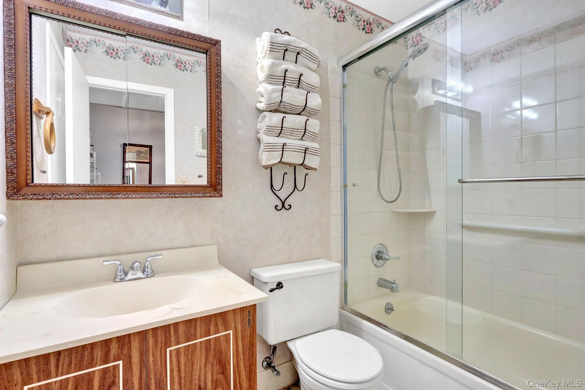 650 Newbridge Road, Hempstead, NY, 2 Bedrooms Bedrooms, 5 Rooms Rooms,1 BathroomBathrooms,Residential,For Rent,Newbridge Road,0,1056919 650 Newbridge Road, Hempstead, NY, 2 Bedrooms Bedrooms, 5 Rooms Rooms,1 BathroomBathrooms,Residential,For Rent,Newbridge Road,0,1056919