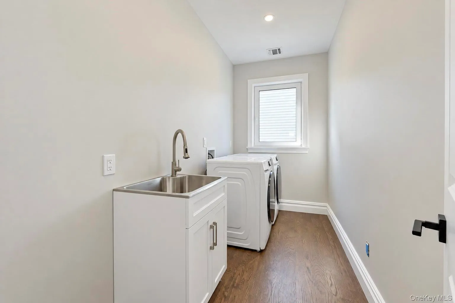 2571 Alder Avenue, Hempstead, NY, 5 Bedrooms Bedrooms, 10 Rooms Rooms,4 BathroomsBathrooms,Residential,For Rent,Alder,0,1056923 2571 Alder Avenue, Hempstead, NY, 5 Bedrooms Bedrooms, 10 Rooms Rooms,4 BathroomsBathrooms,Residential,For Rent,Alder,0,1056923