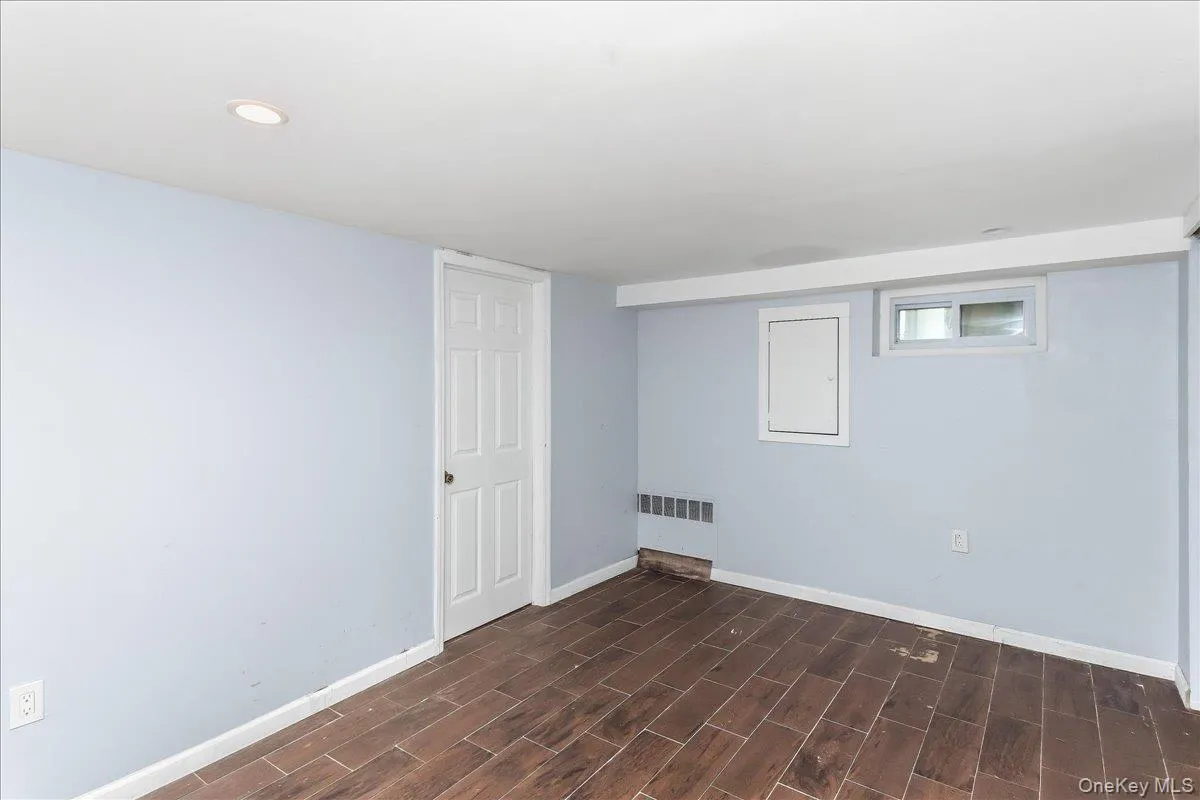 30 Jay Street, Oyster Bay, NY, 3 Bedrooms Bedrooms, 6 Rooms Rooms,3 BathroomsBathrooms,Residential,For Rent,Jay,0,1056936 30 Jay Street, Oyster Bay, NY, 3 Bedrooms Bedrooms, 6 Rooms Rooms,3 BathroomsBathrooms,Residential,For Rent,Jay,0,1056936
