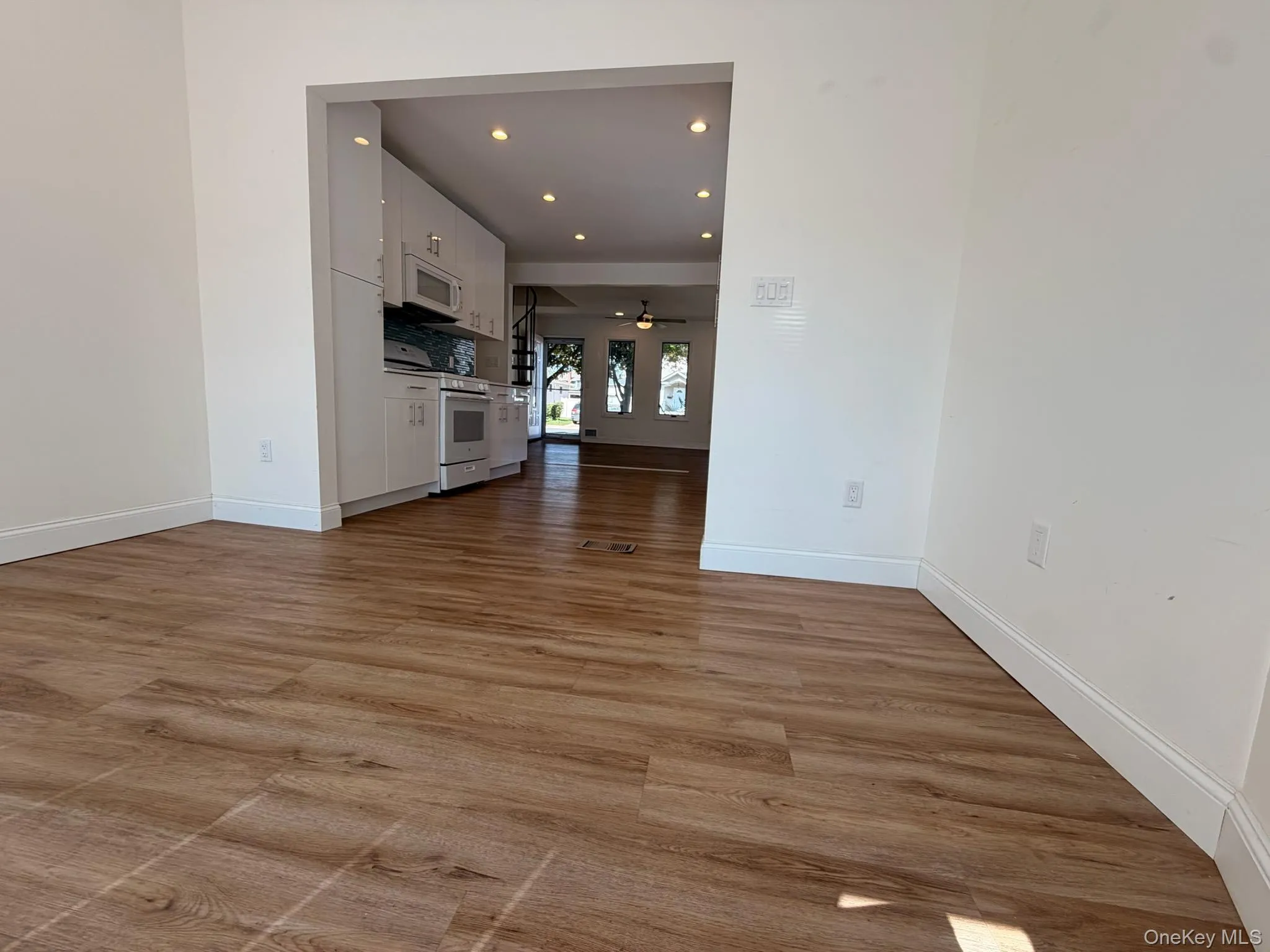 8 Michel Avenue, Oyster Bay, NY, 3 Bedroom Bedrooms, 4 Room Rooms,1 BathroomBathrooms,Residential Lease,For Rent,Michel,0,1056945 8 Michel Avenue, Oyster Bay, NY, 3 Bedroom Bedrooms, 4 Room Rooms,1 BathroomBathrooms,Residential Lease,For Rent,Michel,0,1056945
