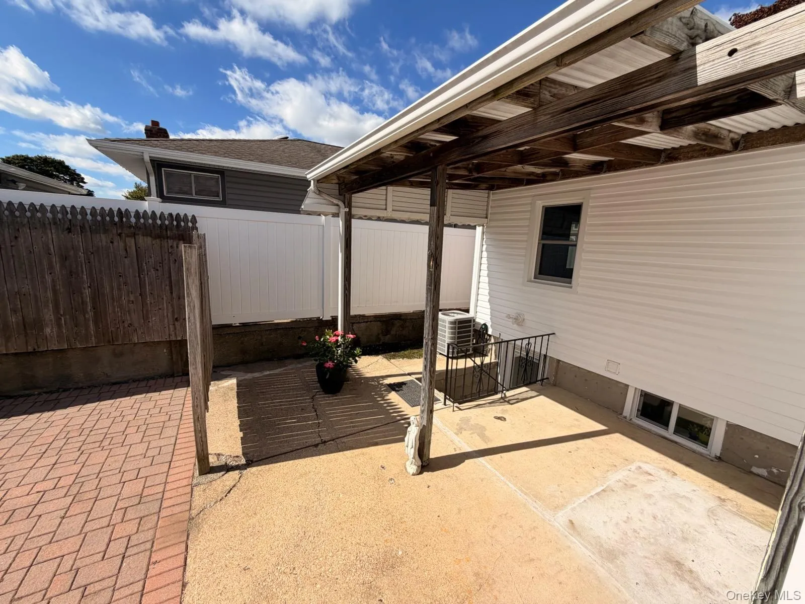 8 Michel Avenue, Oyster Bay, NY, 3 Bedroom Bedrooms, 4 Room Rooms,1 BathroomBathrooms,Residential Lease,For Rent,Michel,0,1056945 8 Michel Avenue, Oyster Bay, NY, 3 Bedroom Bedrooms, 4 Room Rooms,1 BathroomBathrooms,Residential Lease,For Rent,Michel,0,1056945