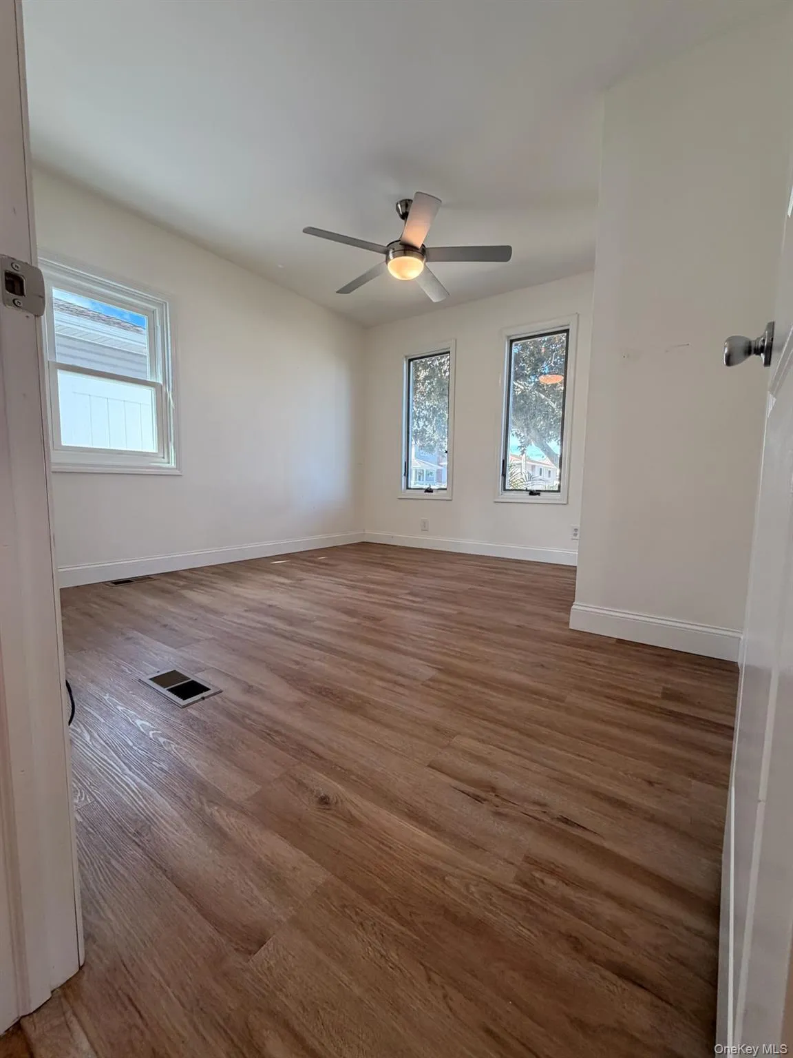 8 Michel Avenue, Oyster Bay, NY, 3 Bedroom Bedrooms, 4 Room Rooms,1 BathroomBathrooms,Residential Lease,For Rent,Michel,0,1056945 8 Michel Avenue, Oyster Bay, NY, 3 Bedroom Bedrooms, 4 Room Rooms,1 BathroomBathrooms,Residential Lease,For Rent,Michel,0,1056945