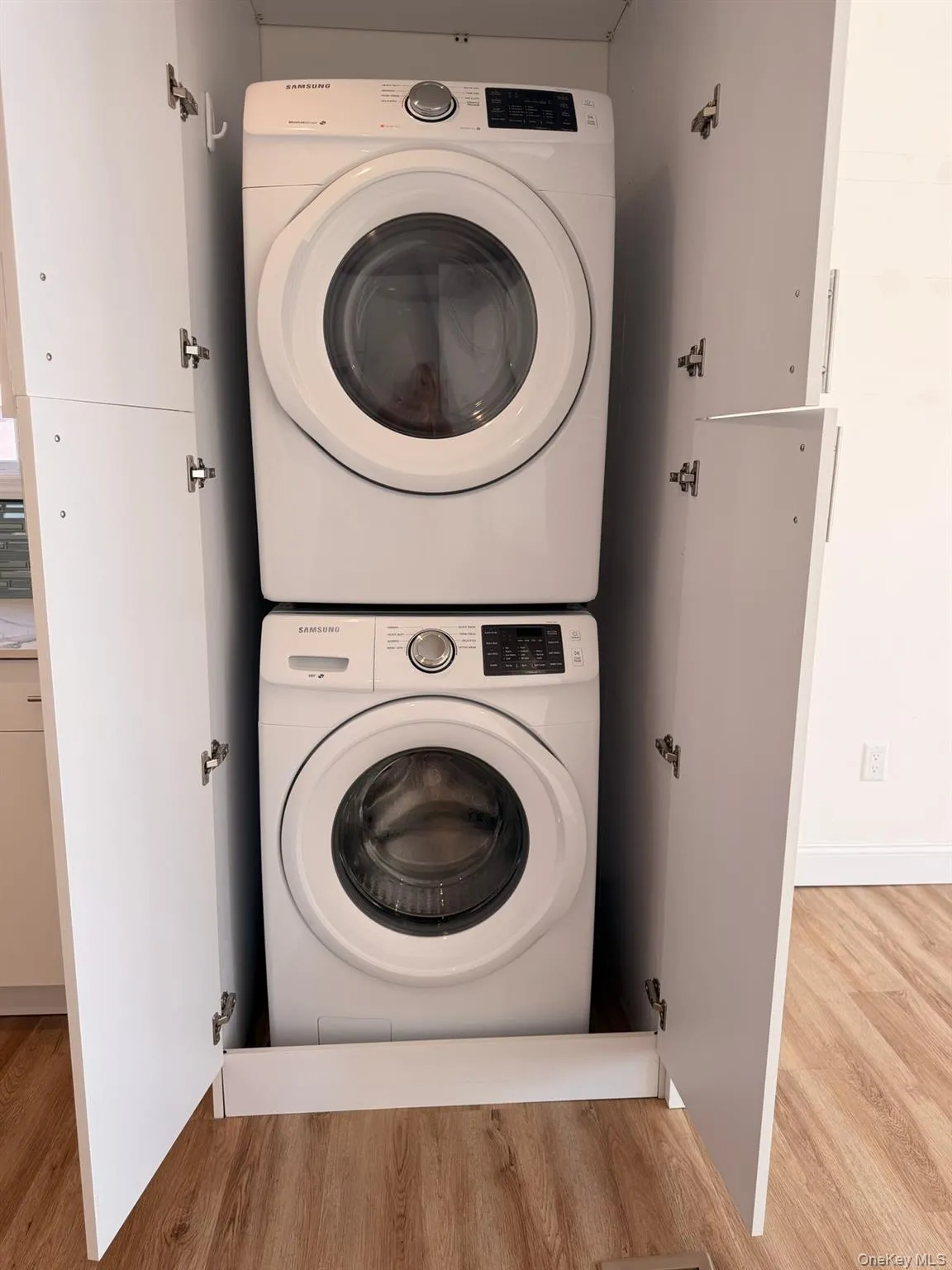 8 Michel Avenue, Oyster Bay, NY, 3 Bedroom Bedrooms, 4 Room Rooms,1 BathroomBathrooms,Residential Lease,For Rent,Michel,0,1056945 8 Michel Avenue, Oyster Bay, NY, 3 Bedroom Bedrooms, 4 Room Rooms,1 BathroomBathrooms,Residential Lease,For Rent,Michel,0,1056945
