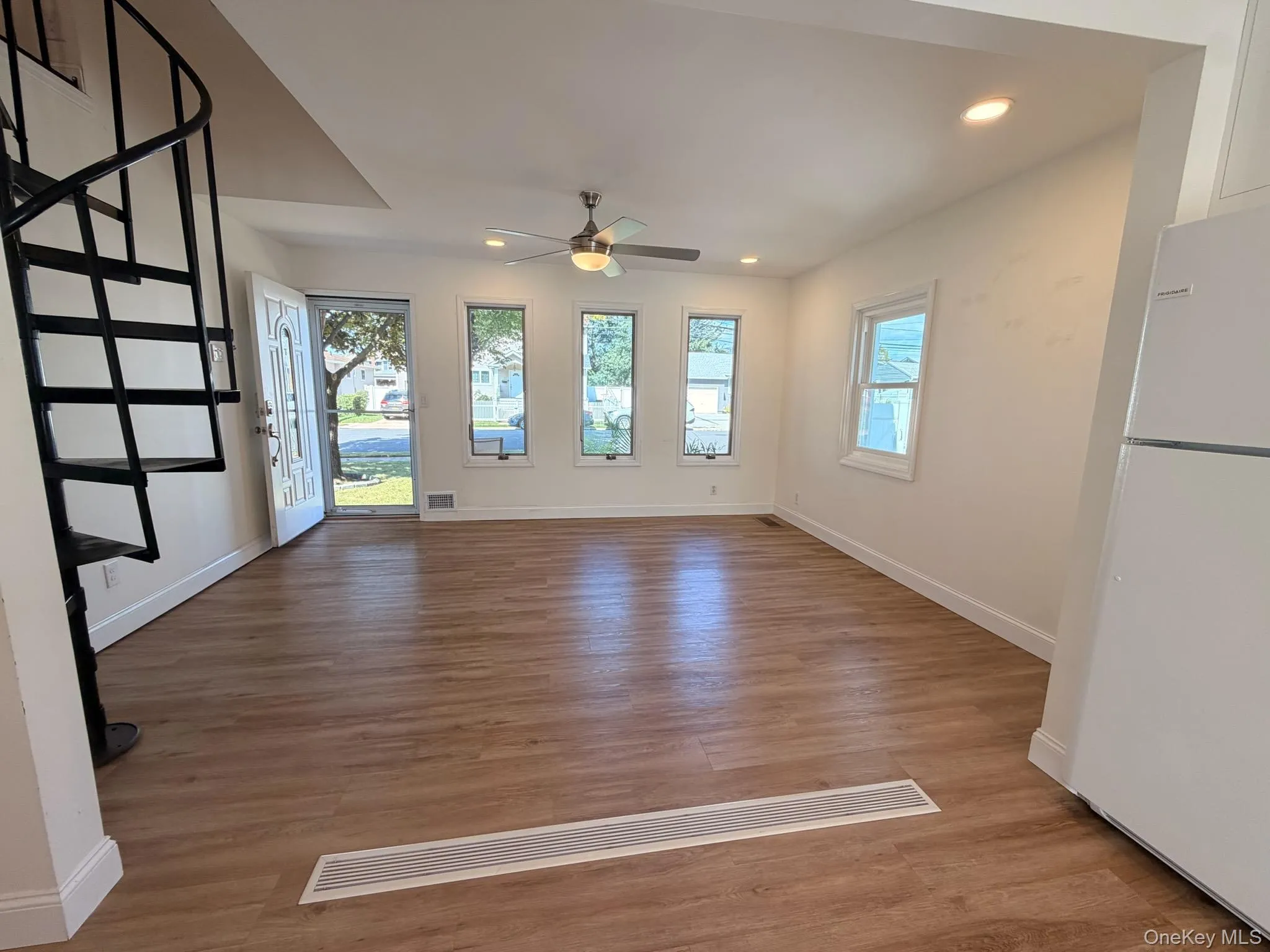 8 Michel Avenue, Oyster Bay, NY, 3 Bedroom Bedrooms, 4 Room Rooms,1 BathroomBathrooms,Residential Lease,For Rent,Michel,0,1056945 8 Michel Avenue, Oyster Bay, NY, 3 Bedroom Bedrooms, 4 Room Rooms,1 BathroomBathrooms,Residential Lease,For Rent,Michel,0,1056945