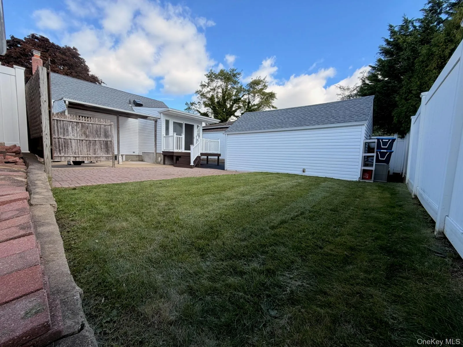 8 Michel Avenue, Oyster Bay, NY, 3 Bedroom Bedrooms, 4 Room Rooms,1 BathroomBathrooms,Residential Lease,For Rent,Michel,0,1056945 8 Michel Avenue, Oyster Bay, NY, 3 Bedroom Bedrooms, 4 Room Rooms,1 BathroomBathrooms,Residential Lease,For Rent,Michel,0,1056945