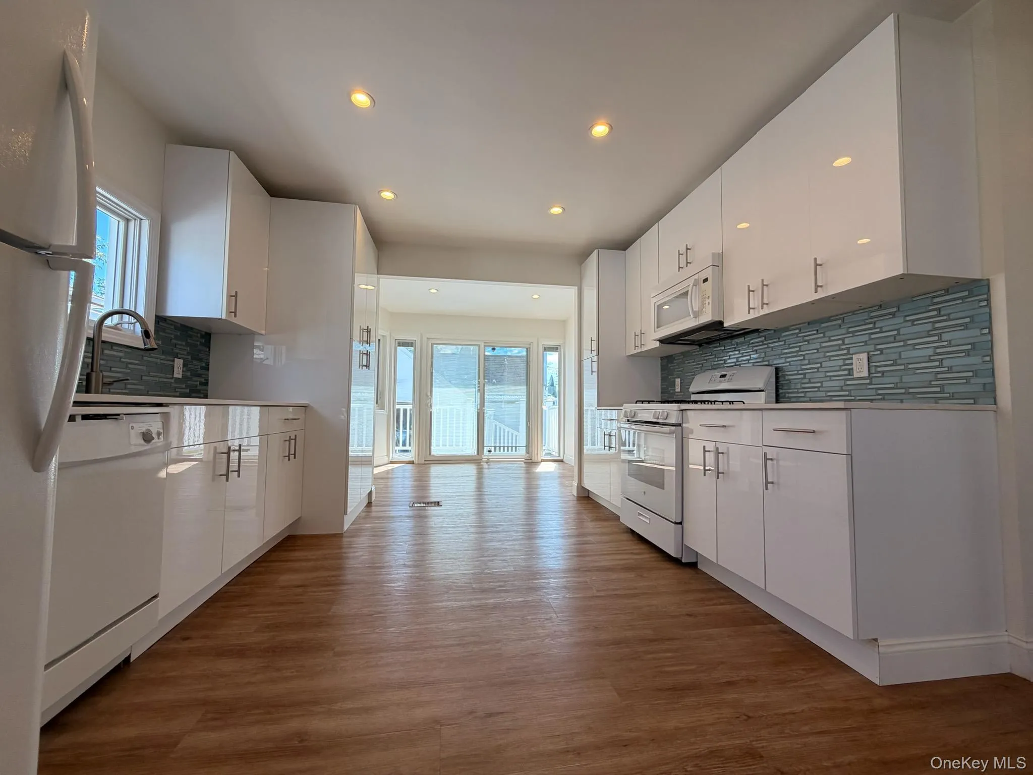 8 Michel Avenue, Oyster Bay, NY, 3 Bedroom Bedrooms, 4 Room Rooms,1 BathroomBathrooms,Residential Lease,For Rent,Michel,0,1056945 8 Michel Avenue, Oyster Bay, NY, 3 Bedroom Bedrooms, 4 Room Rooms,1 BathroomBathrooms,Residential Lease,For Rent,Michel,0,1056945