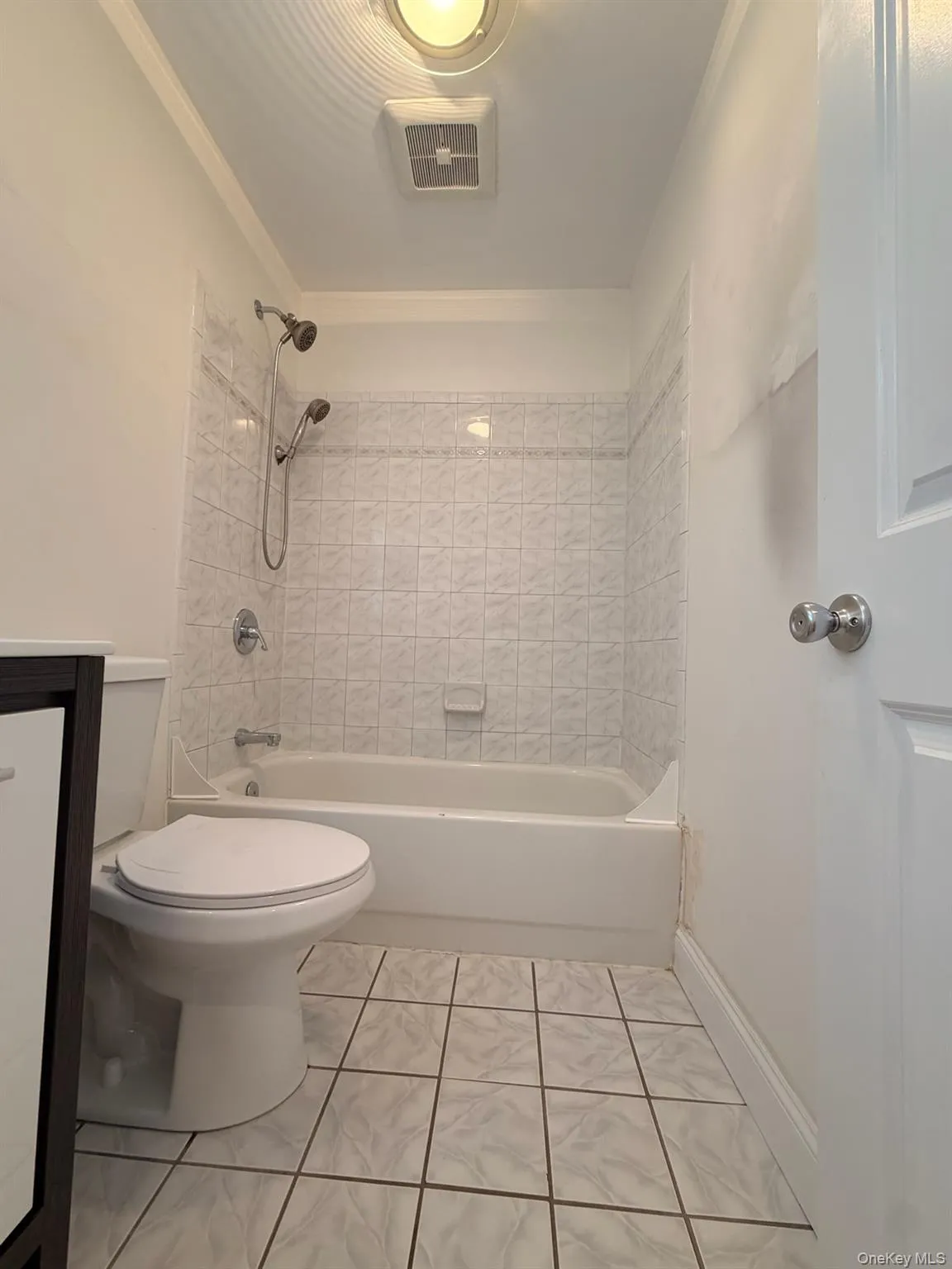 8 Michel Avenue, Oyster Bay, NY, 3 Bedroom Bedrooms, 4 Room Rooms,1 BathroomBathrooms,Residential Lease,For Rent,Michel,0,1056945 8 Michel Avenue, Oyster Bay, NY, 3 Bedroom Bedrooms, 4 Room Rooms,1 BathroomBathrooms,Residential Lease,For Rent,Michel,0,1056945