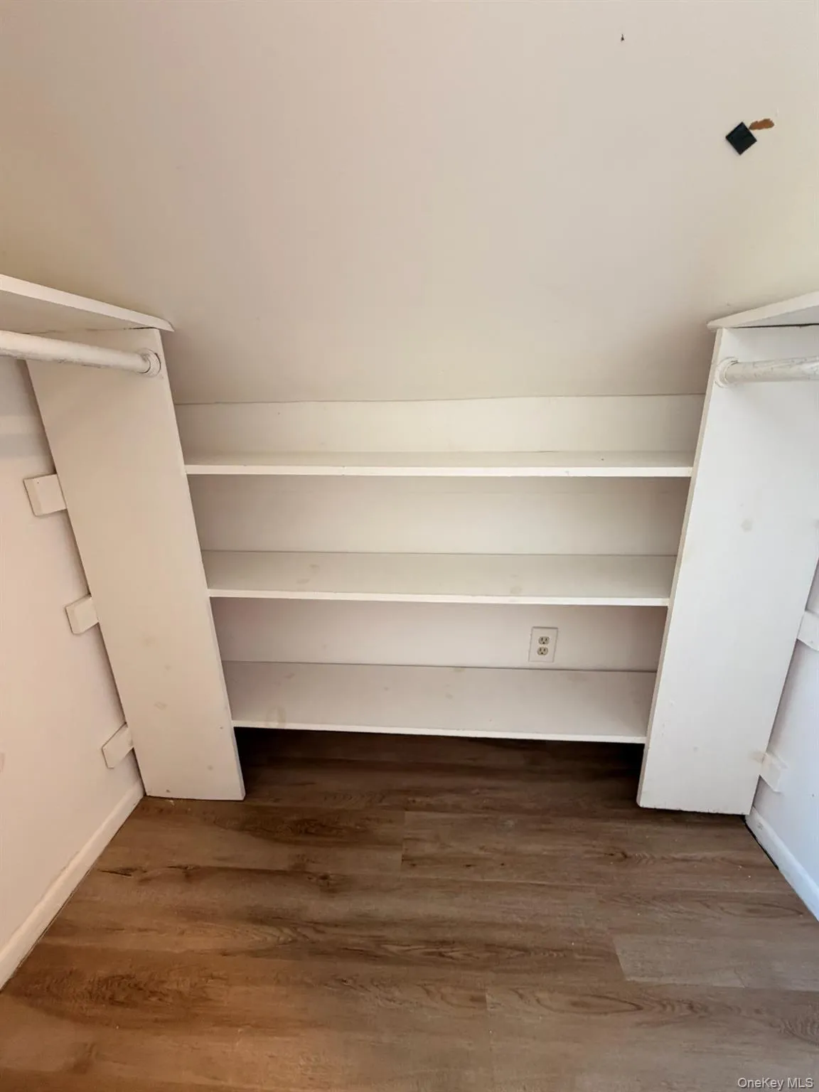 8 Michel Avenue, Oyster Bay, NY, 3 Bedroom Bedrooms, 4 Room Rooms,1 BathroomBathrooms,Residential Lease,For Rent,Michel,0,1056945 8 Michel Avenue, Oyster Bay, NY, 3 Bedroom Bedrooms, 4 Room Rooms,1 BathroomBathrooms,Residential Lease,For Rent,Michel,0,1056945